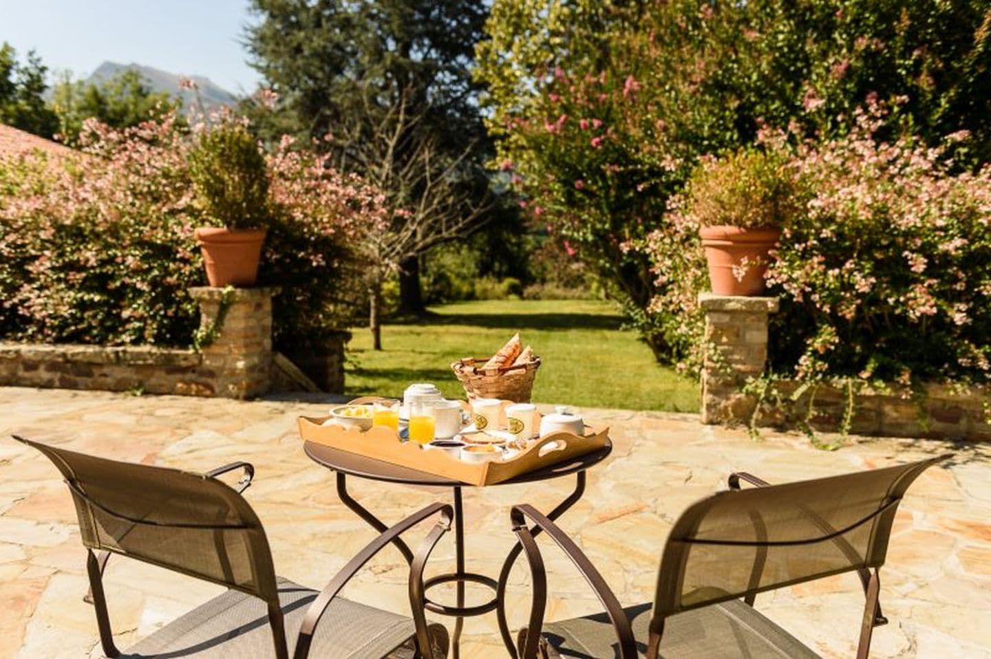 Dominxenea-petit-dejeuner-terrasse