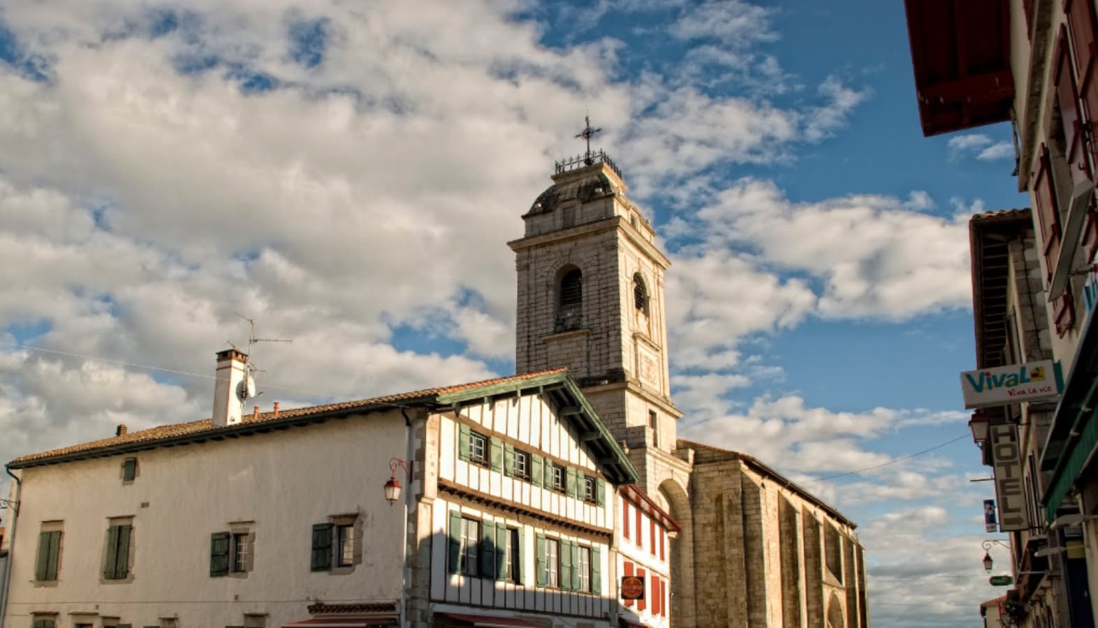 EGLISE-URRUGNE-BOURG-2