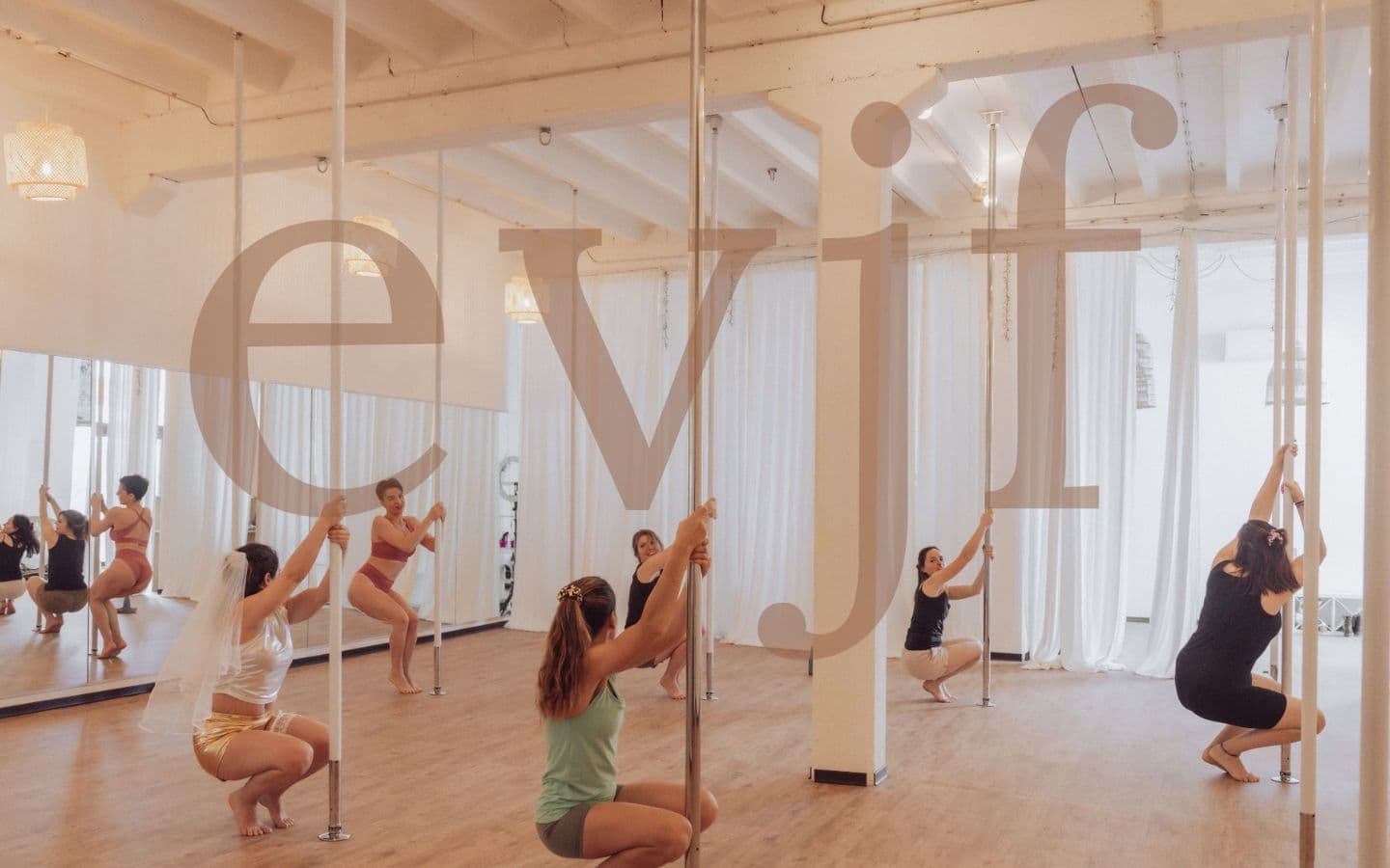 Evjf iz pole dance1