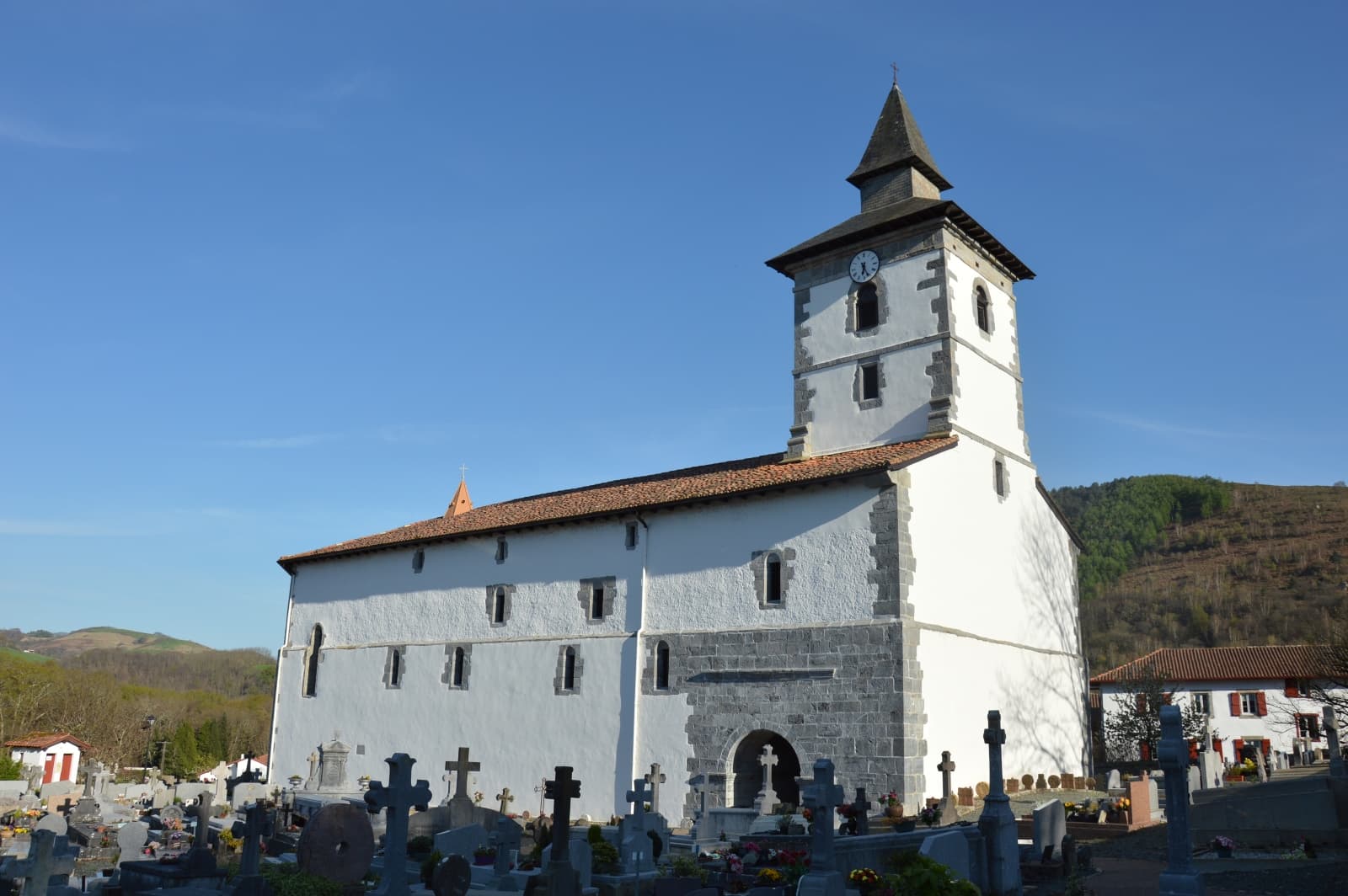 Eglise St Fructueux - Extérieur
