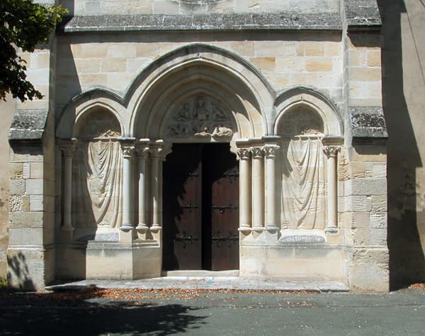 Eglise d'Etauliers porte principale