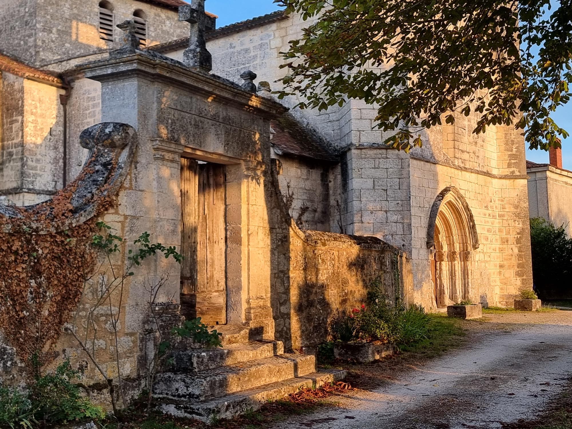 Église_Saint-Cybard,_Cercles