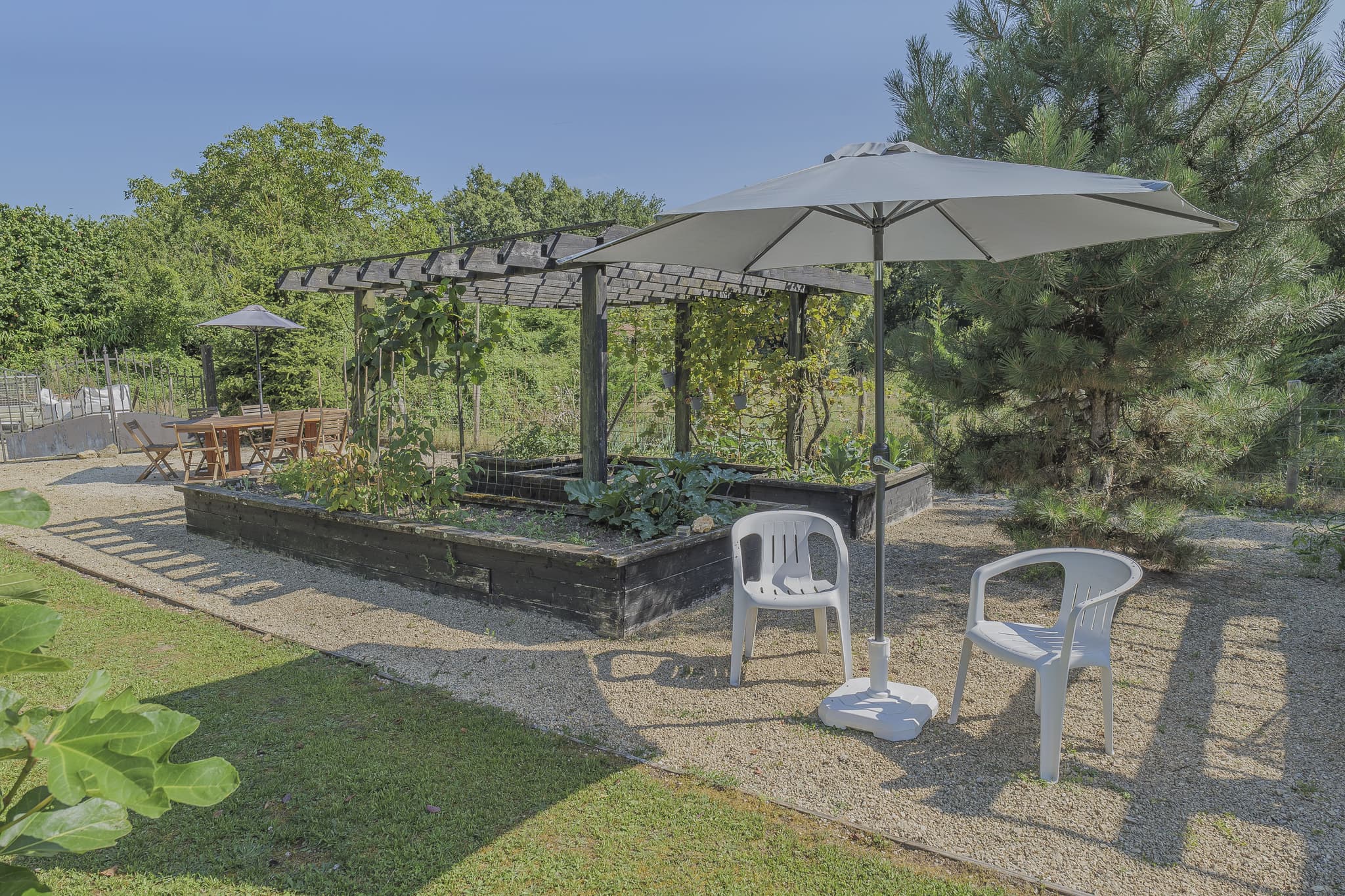 Gîte L'Olivier à Lizant_Additional garden seating