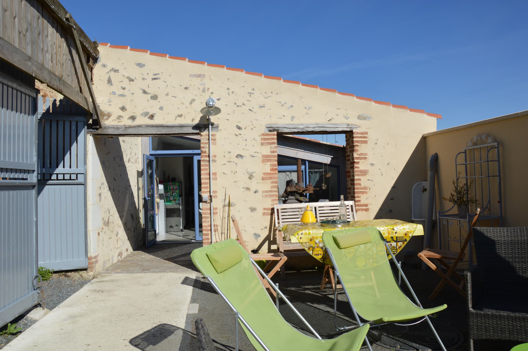 Meuble gite forge fleurie Olagnier Bouille St Paul Val en Vignes Thouarsais
