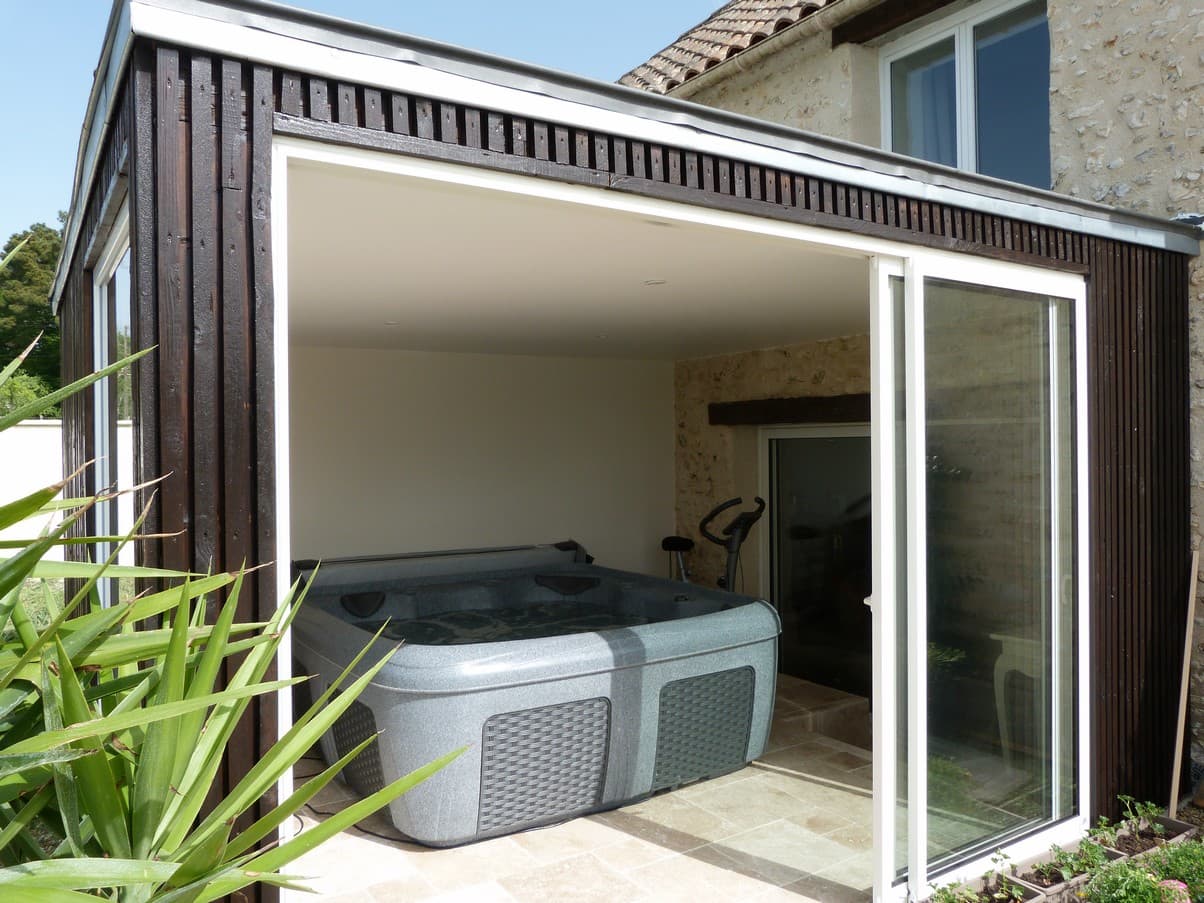 Fayolle-spa-ouvrant-sur-la-piscine