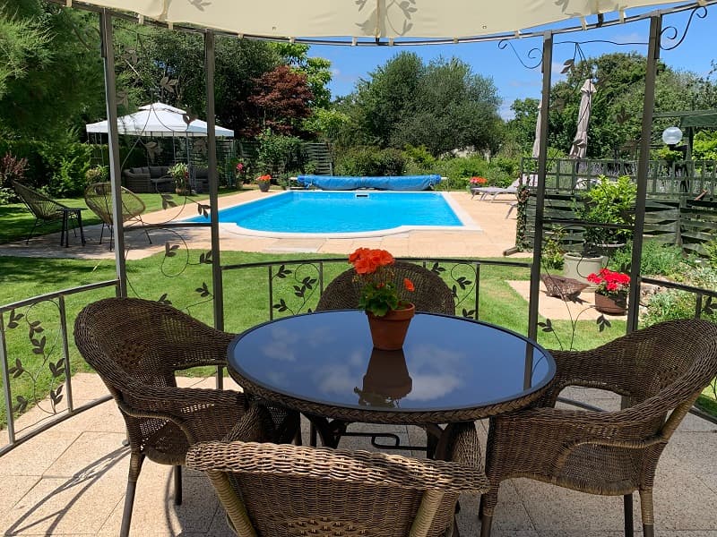 G1 Outside Dining to Pool