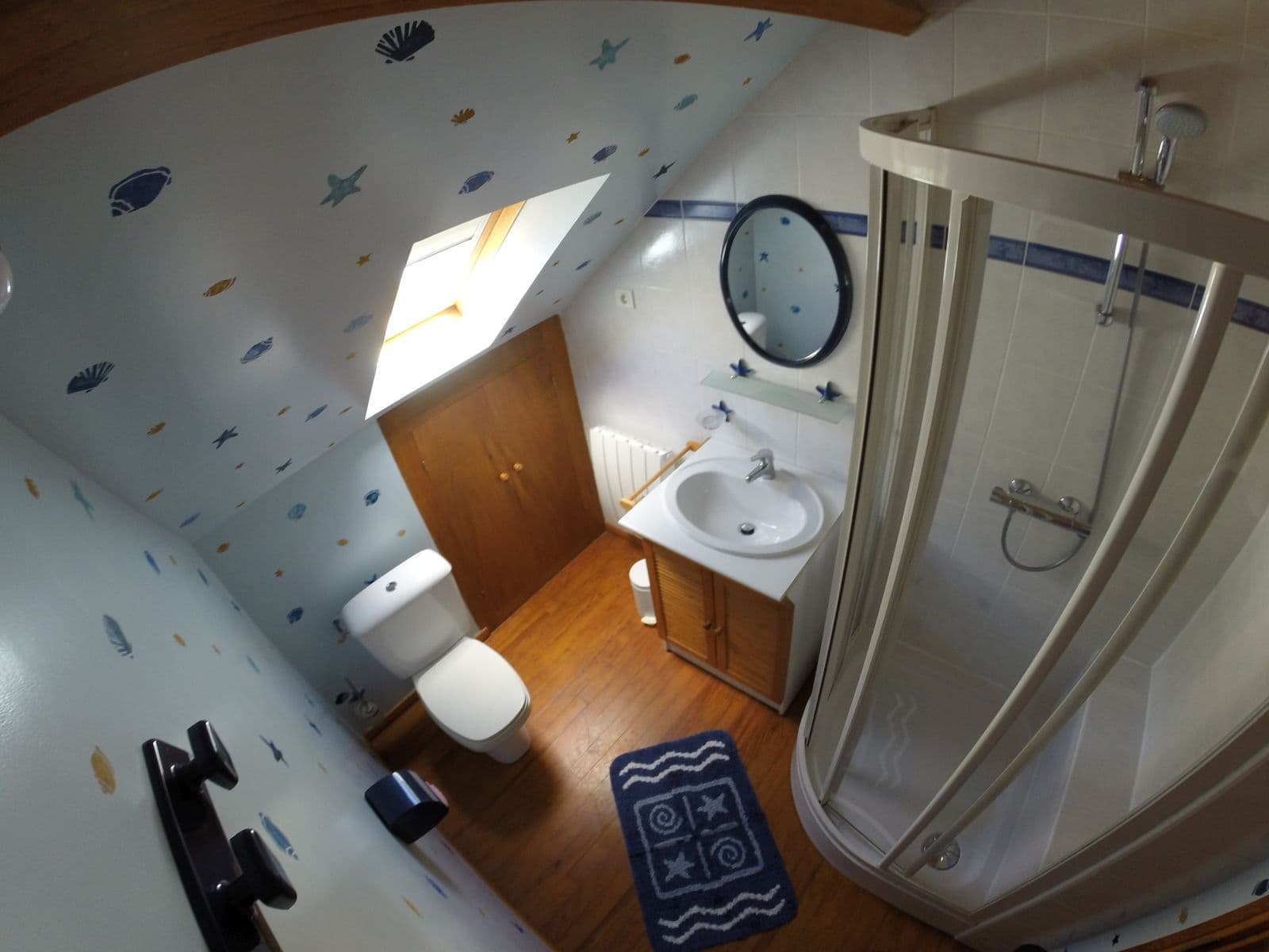 Salle d'eau avec WC