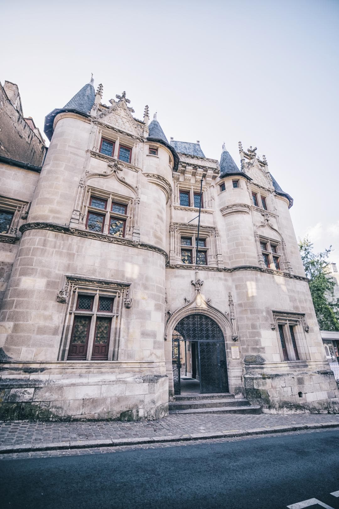Hôtel-fumé 1