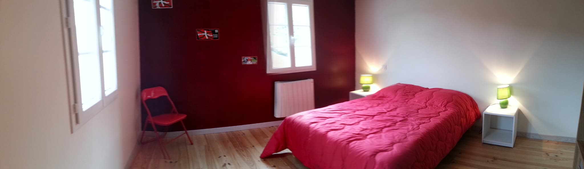 Gîte Duverneuil_Chambre rouge_Lacarry