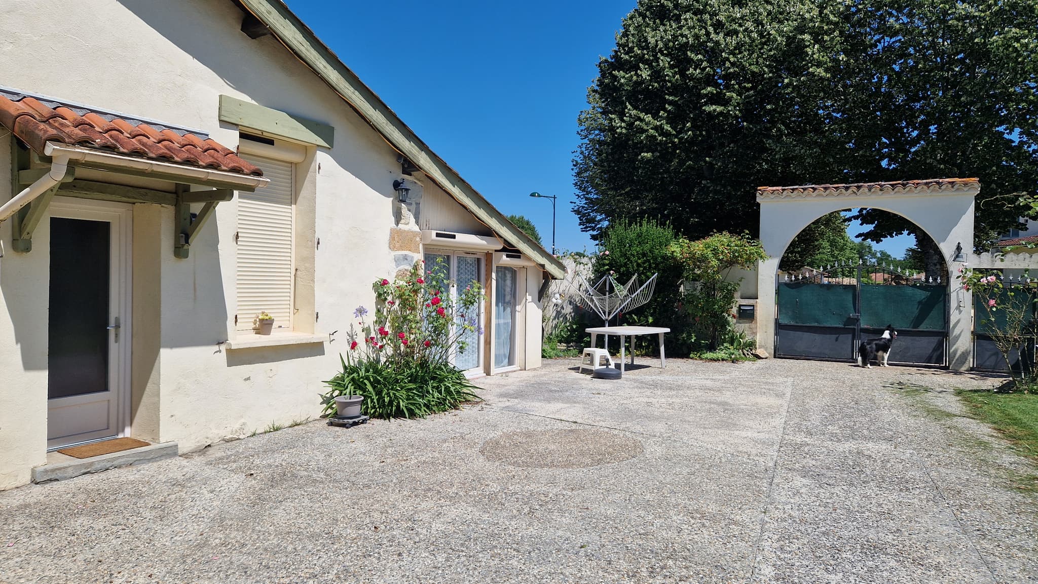 Gîte Lotus cour