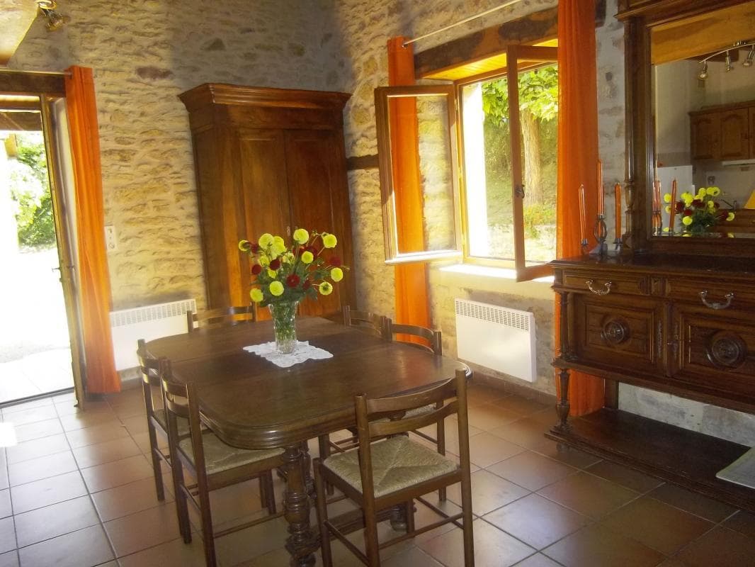 Gîte le Lilas salle à manger