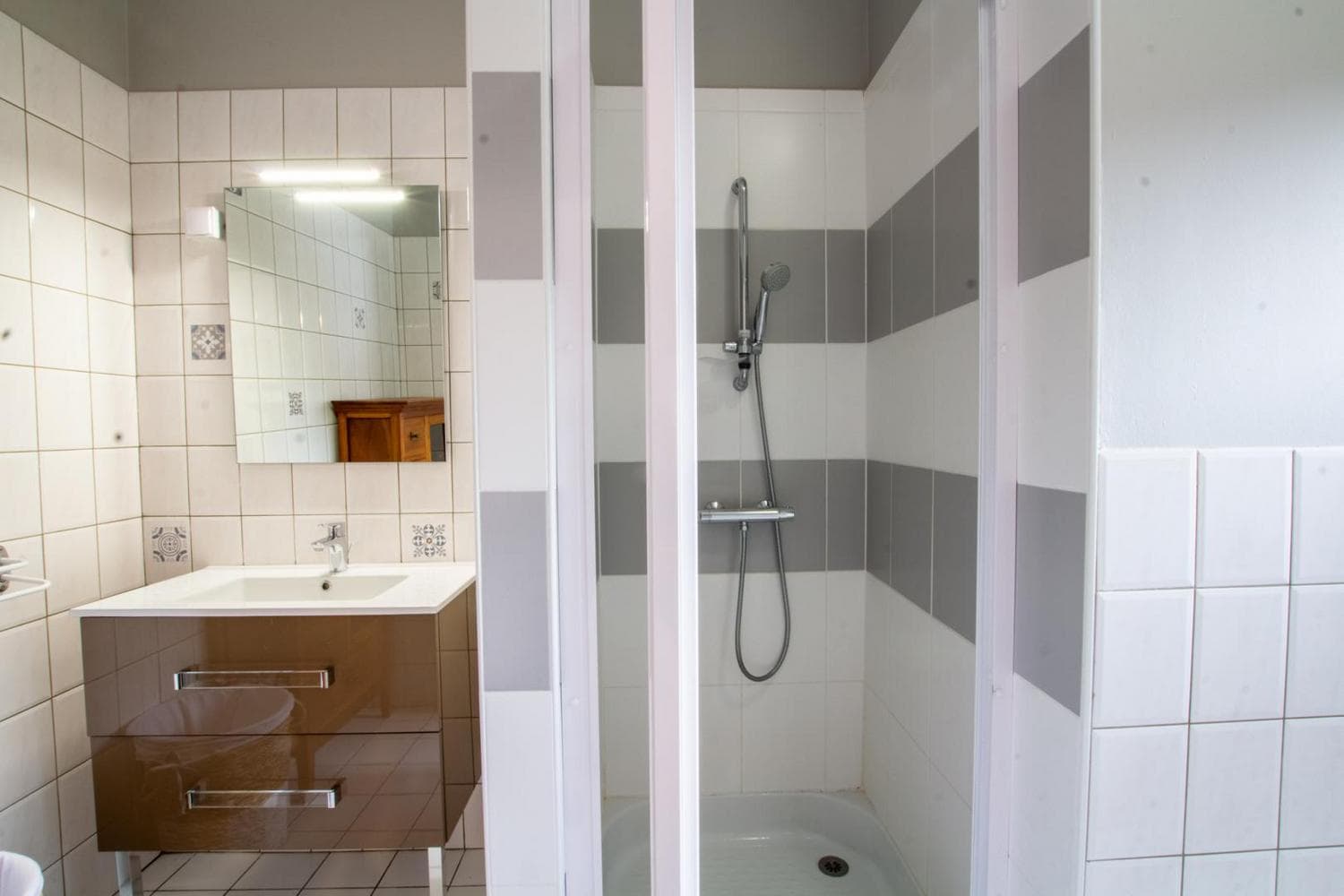 Gite les chataigniers salle de bain