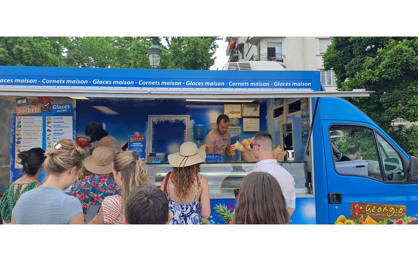Glaces Georgio camion bleu
