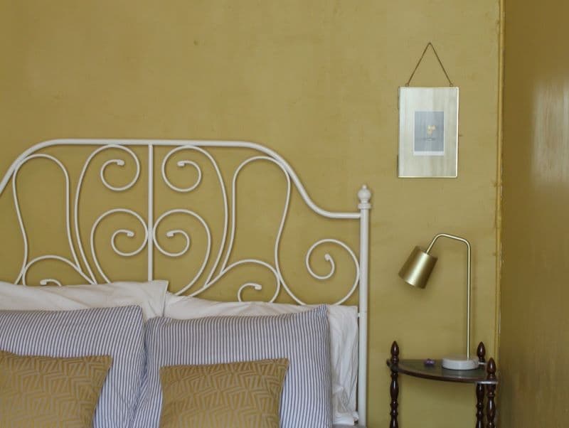 HLO_MaDamenFrance_Monclar_chambre Marguerite_chevet