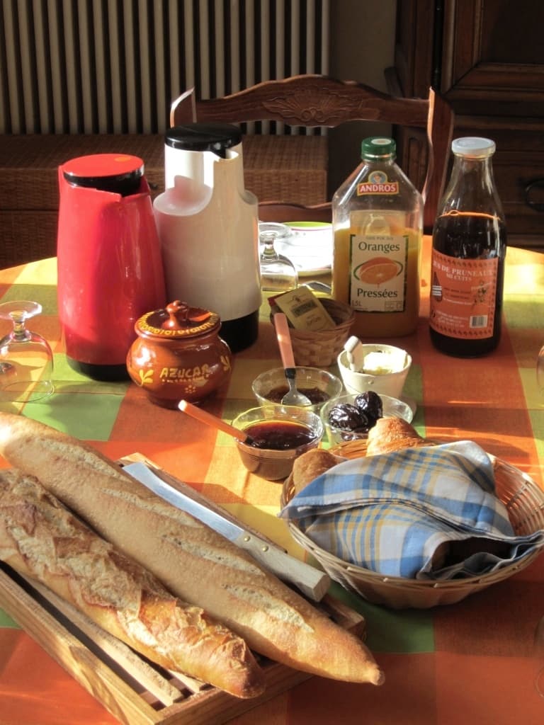 HLOAQU047FS000CB-Petit-Dejeuner