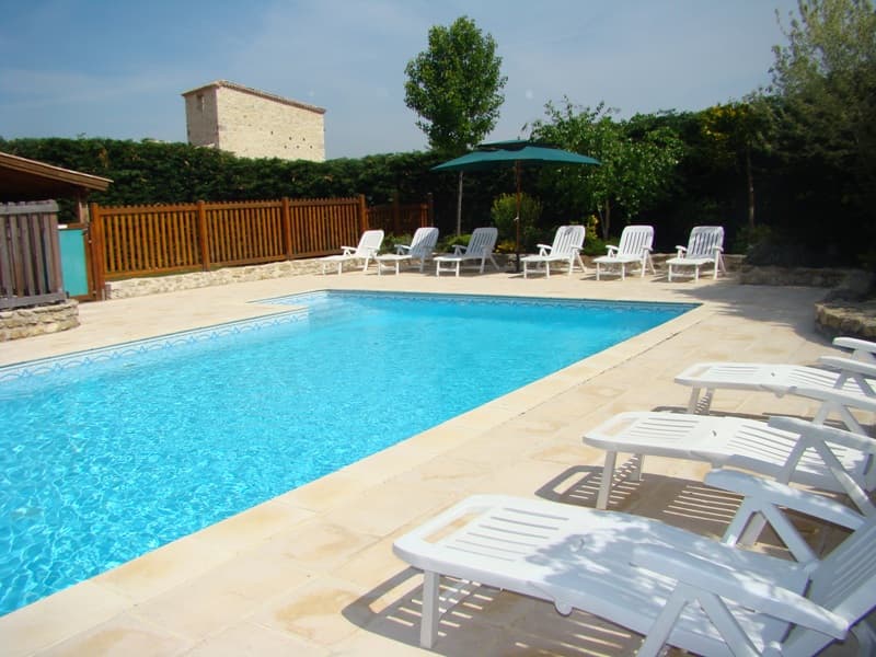 HLOAQU047FS000G5_THEZAC_piscine