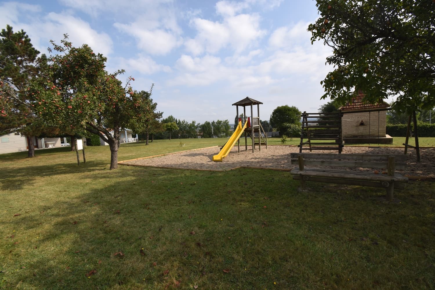 HLOAQU047FS000IU_2_aire de jeux commune