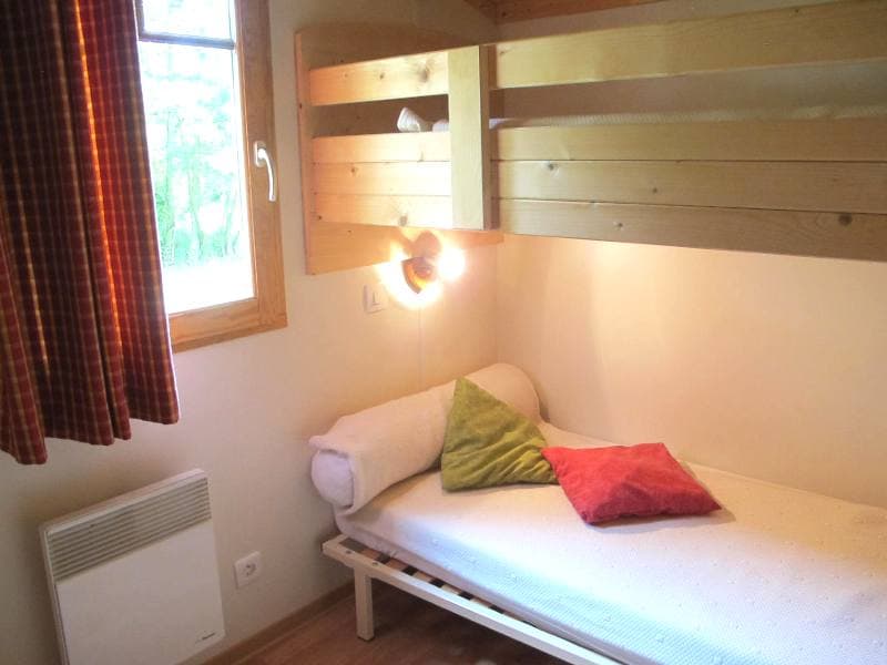HLOAQU047FS002S1_PINDERES_HLL001C_chambre2bis