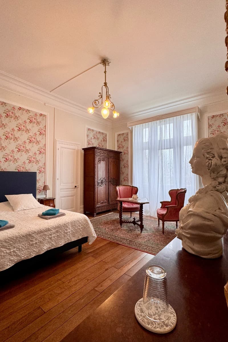 HLOAQU047FS002UT_chateaudeMoncassin_grande01