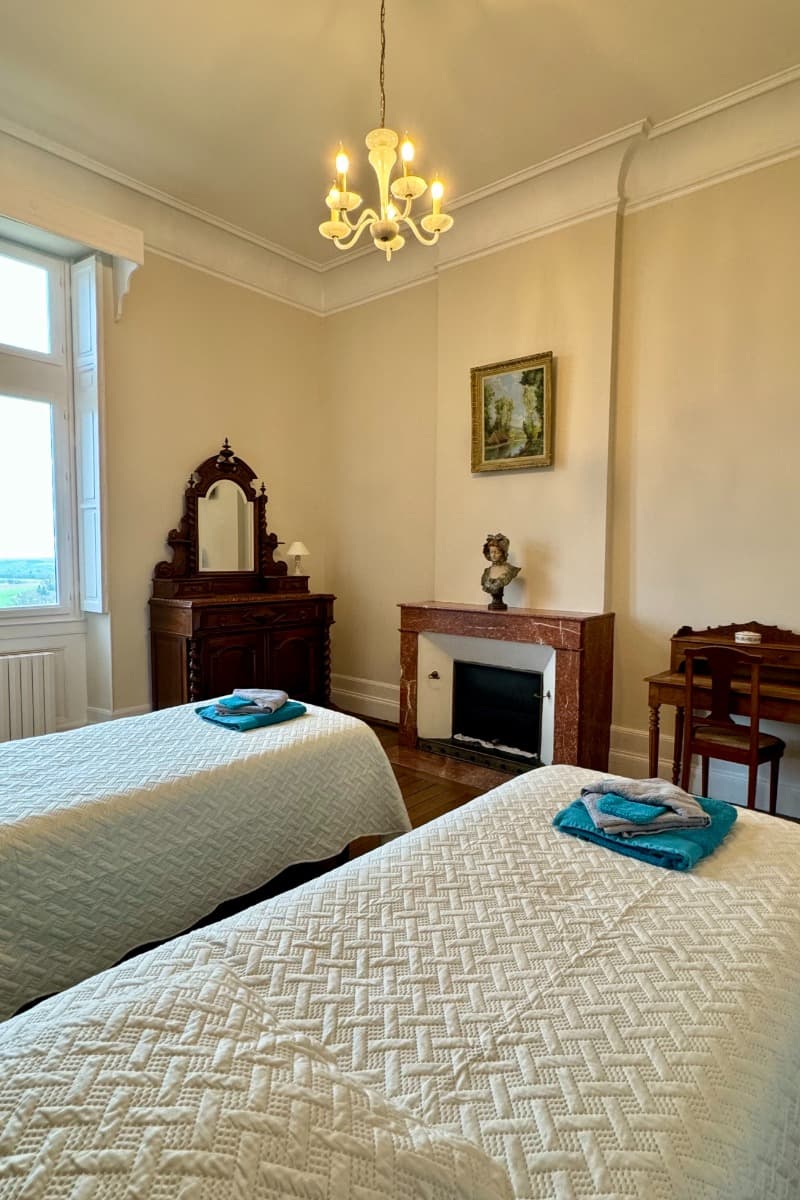 HLOAQU047FS002UT_chateaudeMoncassin_grande04