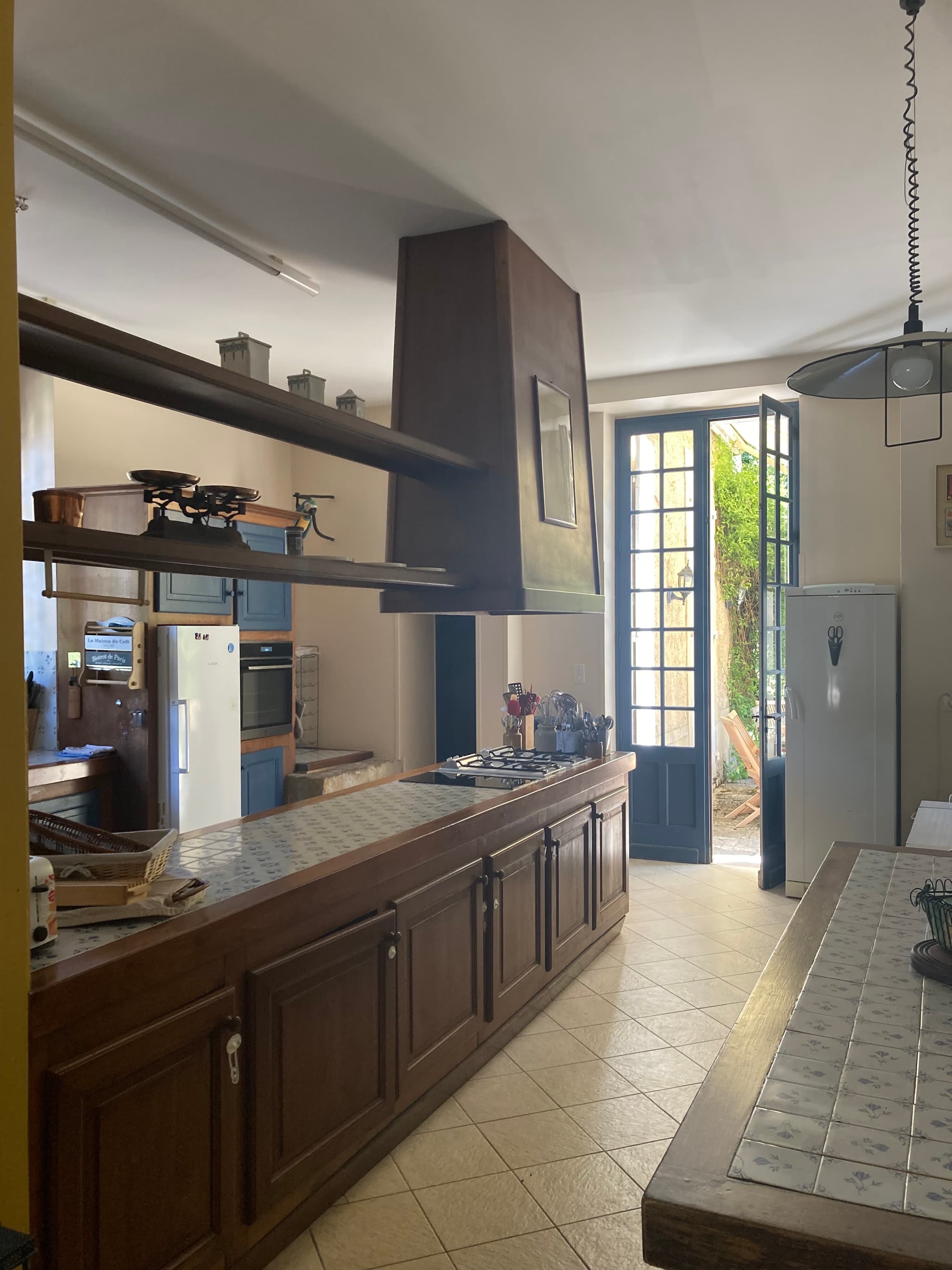 HLOAQU047V50BYUC_MOTHES DE BLANCHE_cuisine 4