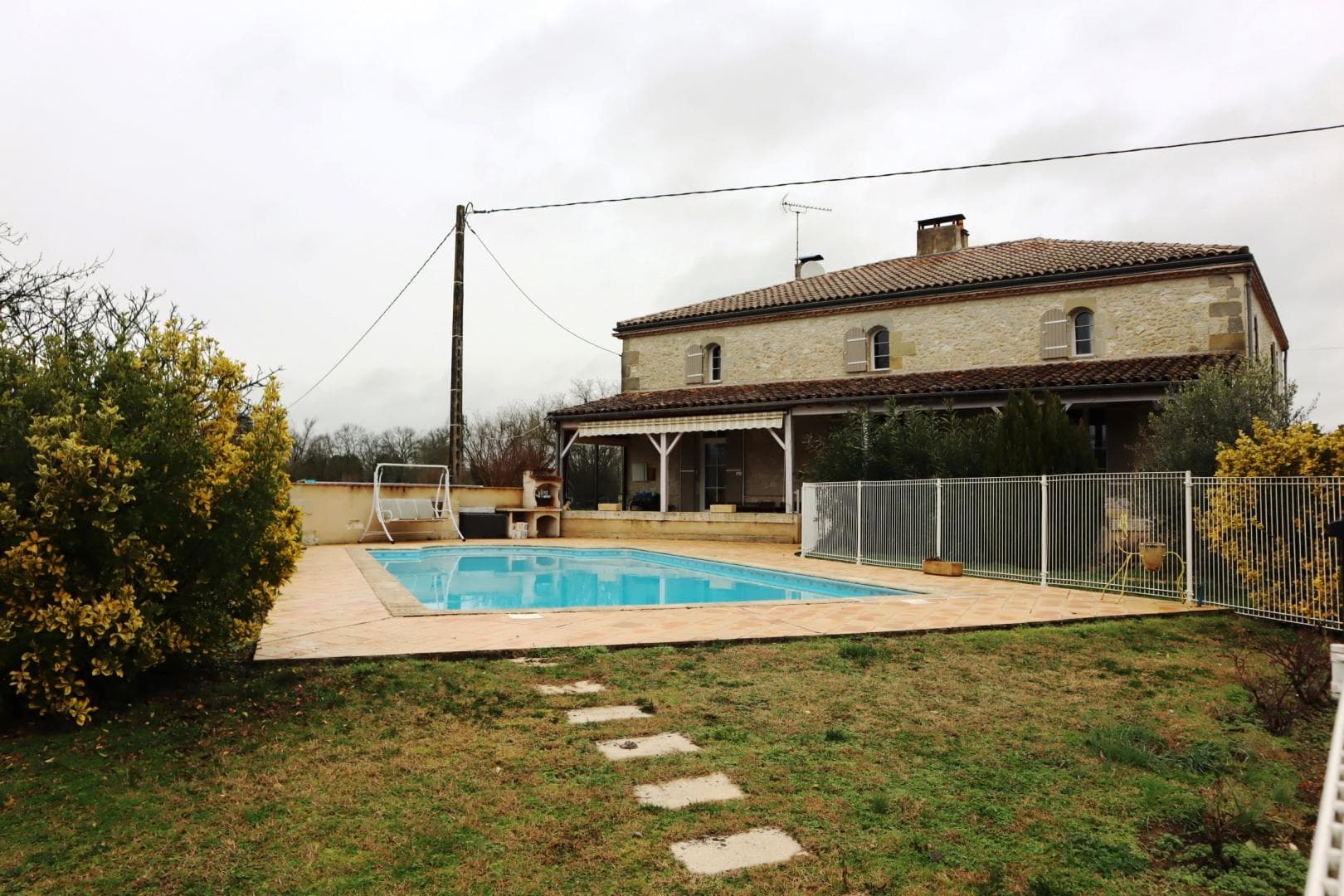 HLOAQU047V50H00P_PasAPas_Roumagne_2410_photo