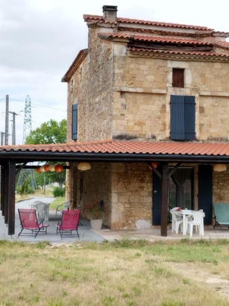 HLOAQU047V50O65E_MonsempronLibos_Colombier_photo