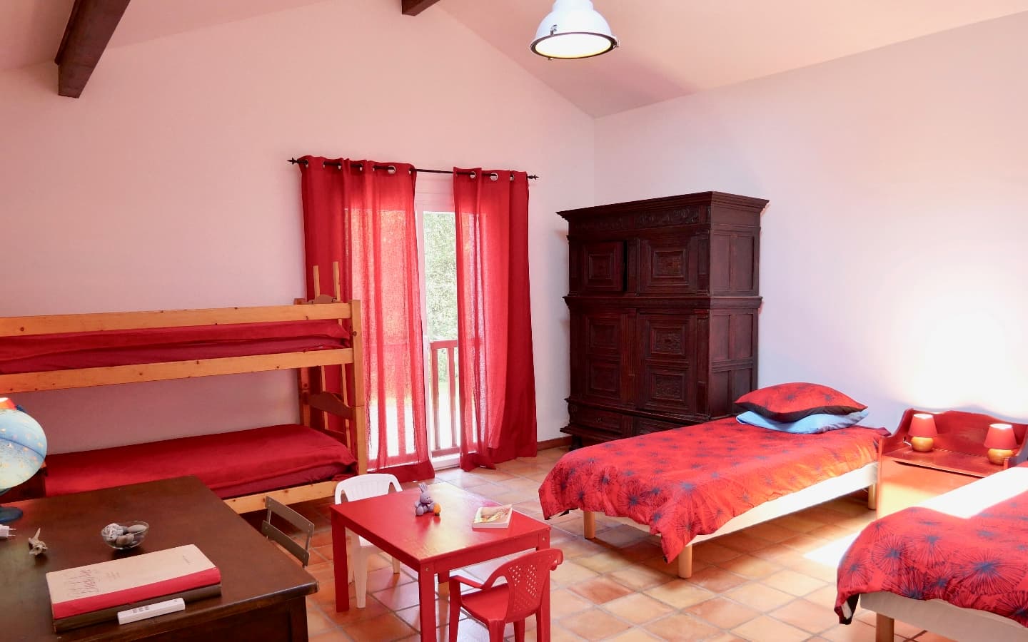 HLOAQU064V501XF3-leremboure-chambre2 1440x900