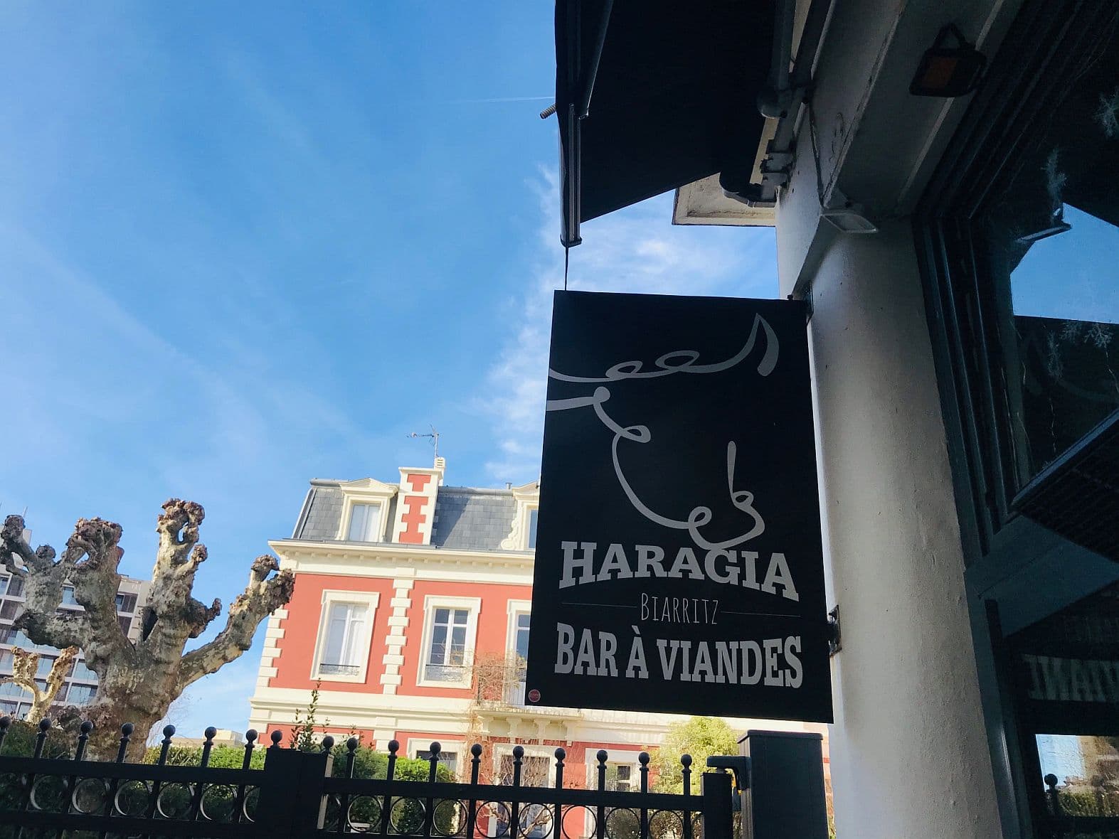Haragia Biarritz devanture1
