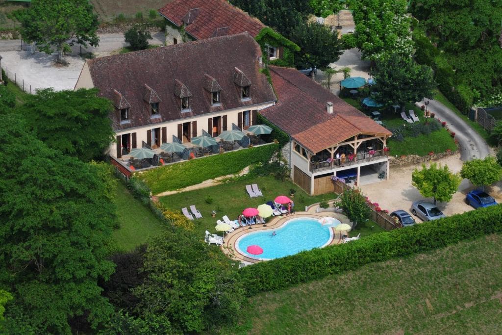Hôtel Aux Cyprès 1