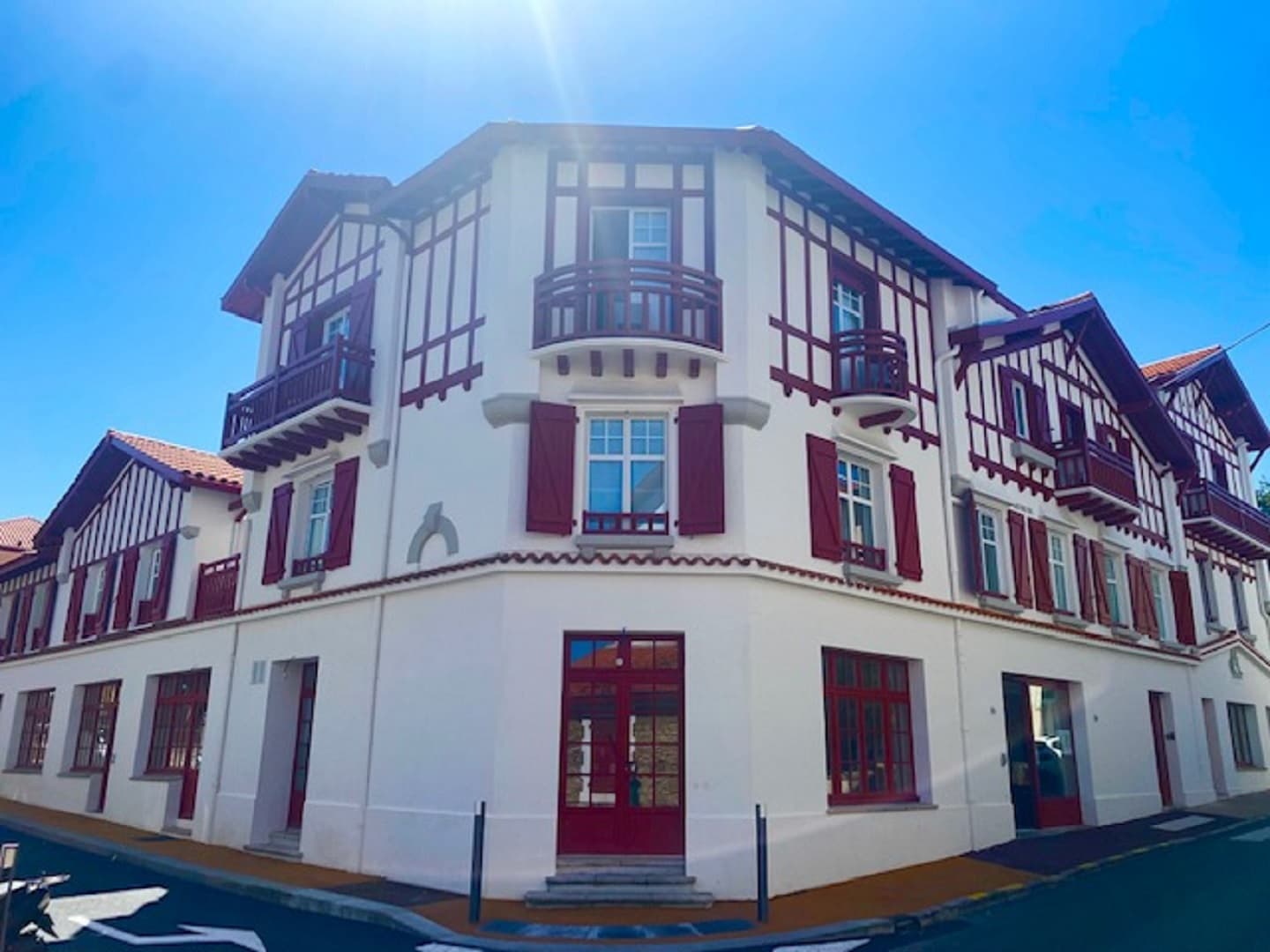 Hotel Kemaris façade