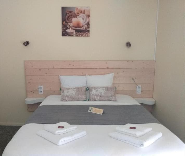 Hotel-La-Couronne-1