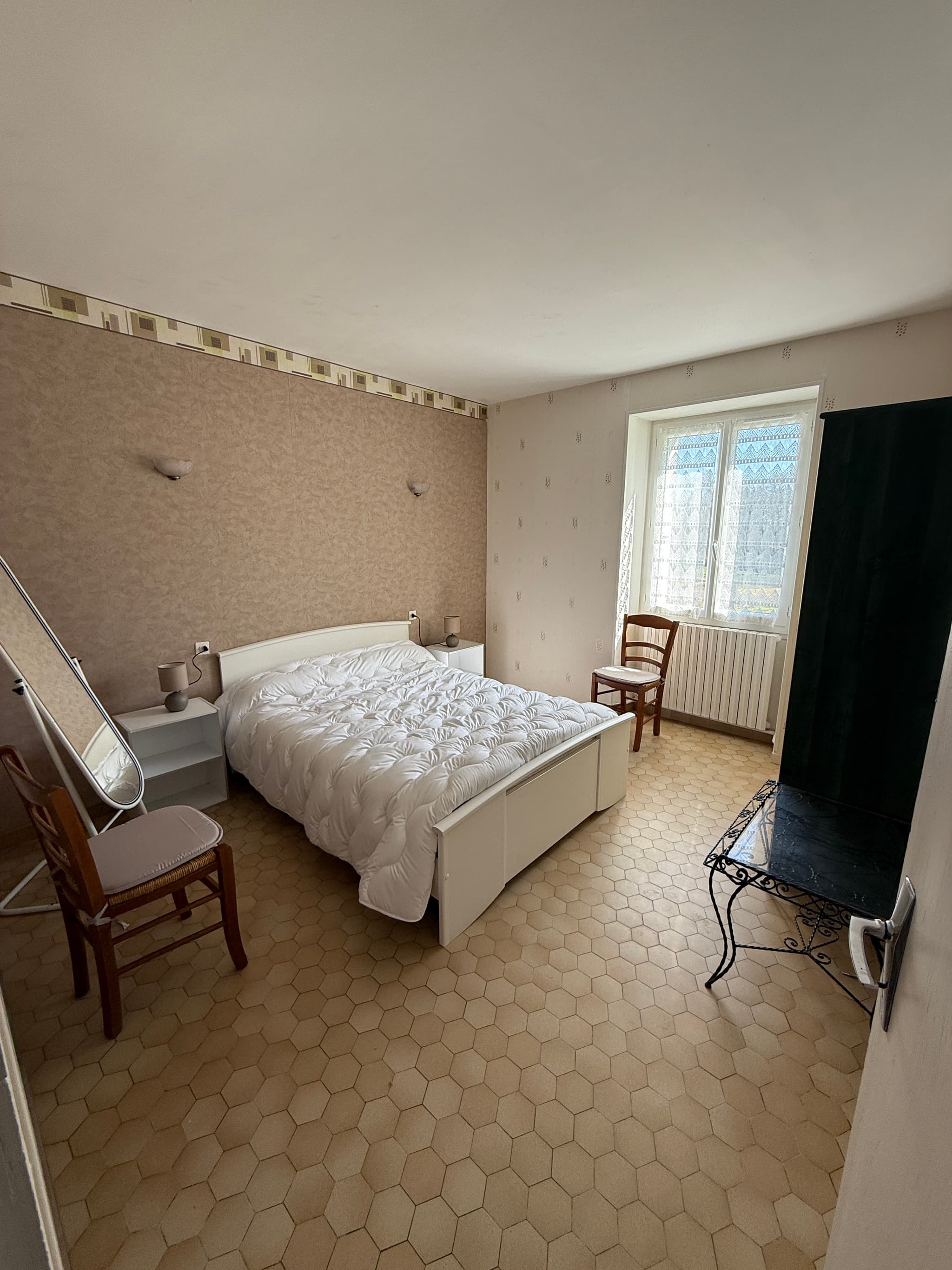 Chambre lit double confortable