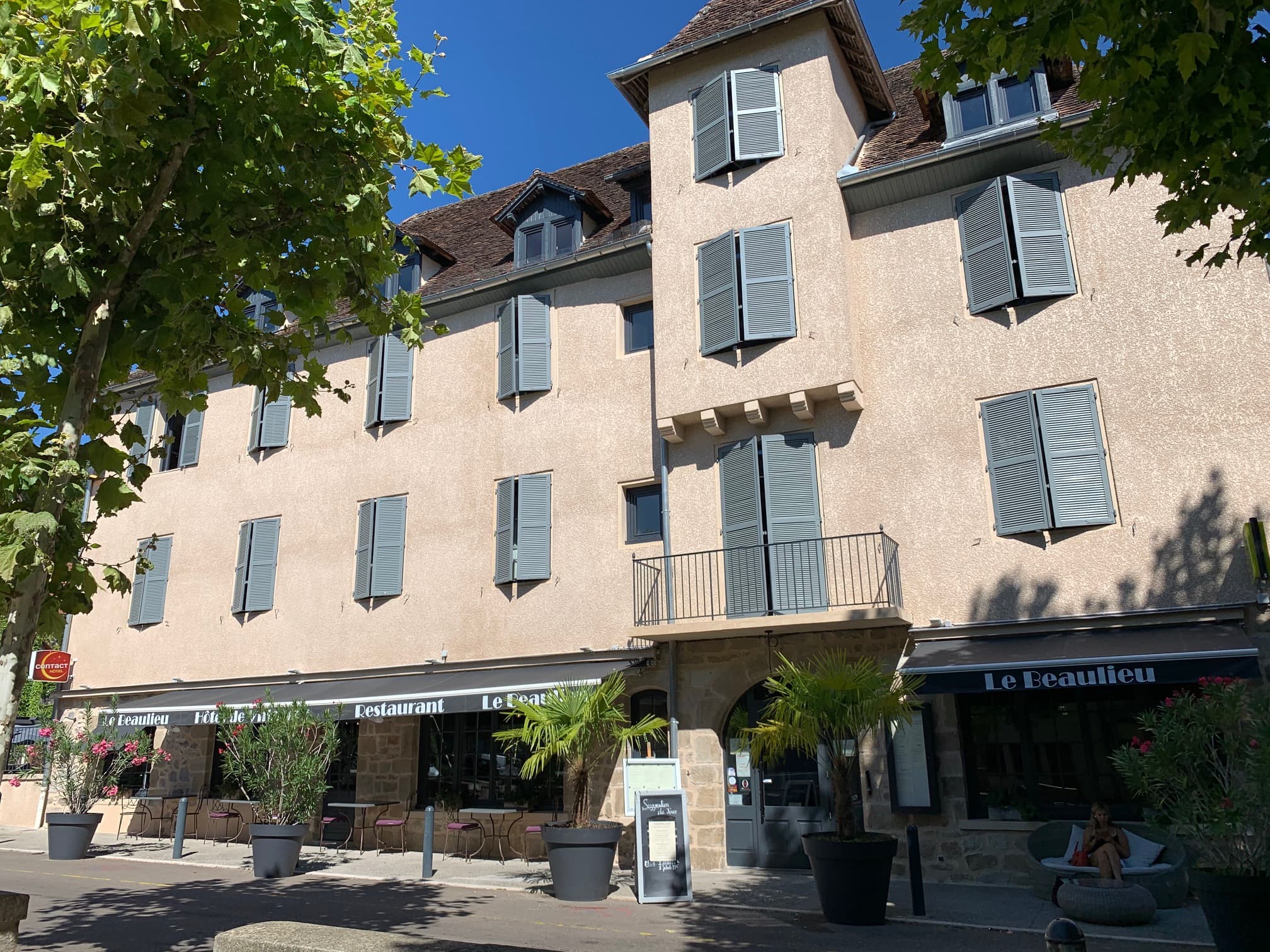 Hôtel-Restaurant-Le-Beaulieu-Façade_1