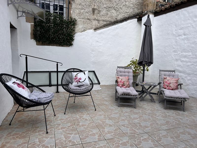terrasse avec salon de jardin