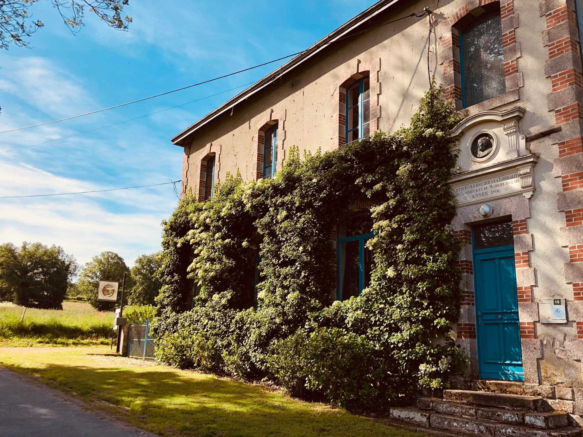 L'école Buissionnière Chambres et table d'hôtes la Celle dunoise