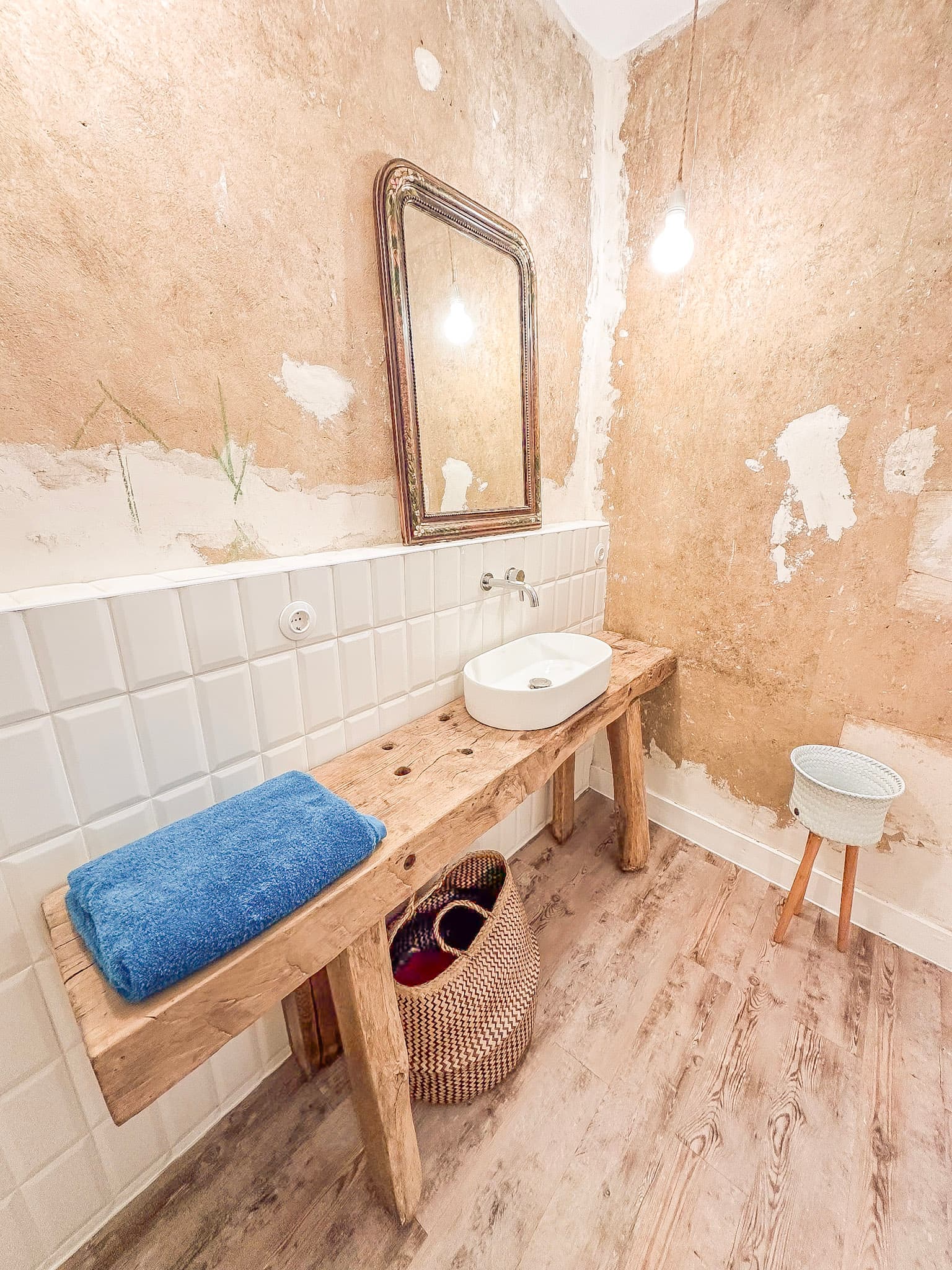 Le gîte dispose de trois salles d'eau et quatre WC
