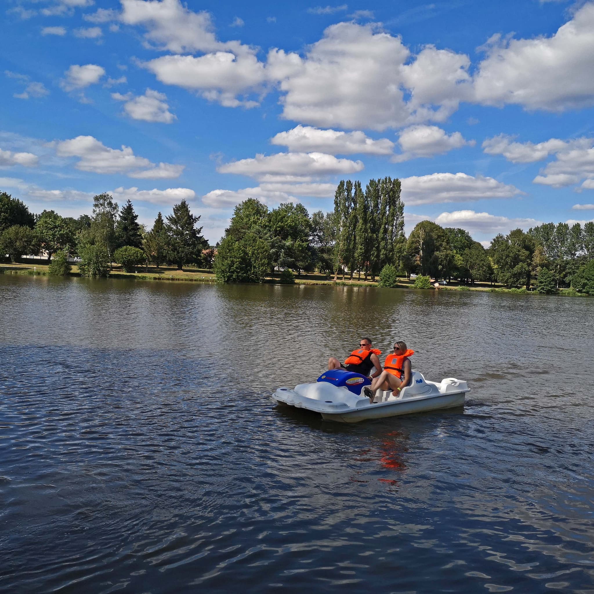 lac-des-effres-location-pedalo-camping-le-moulin-des-effres