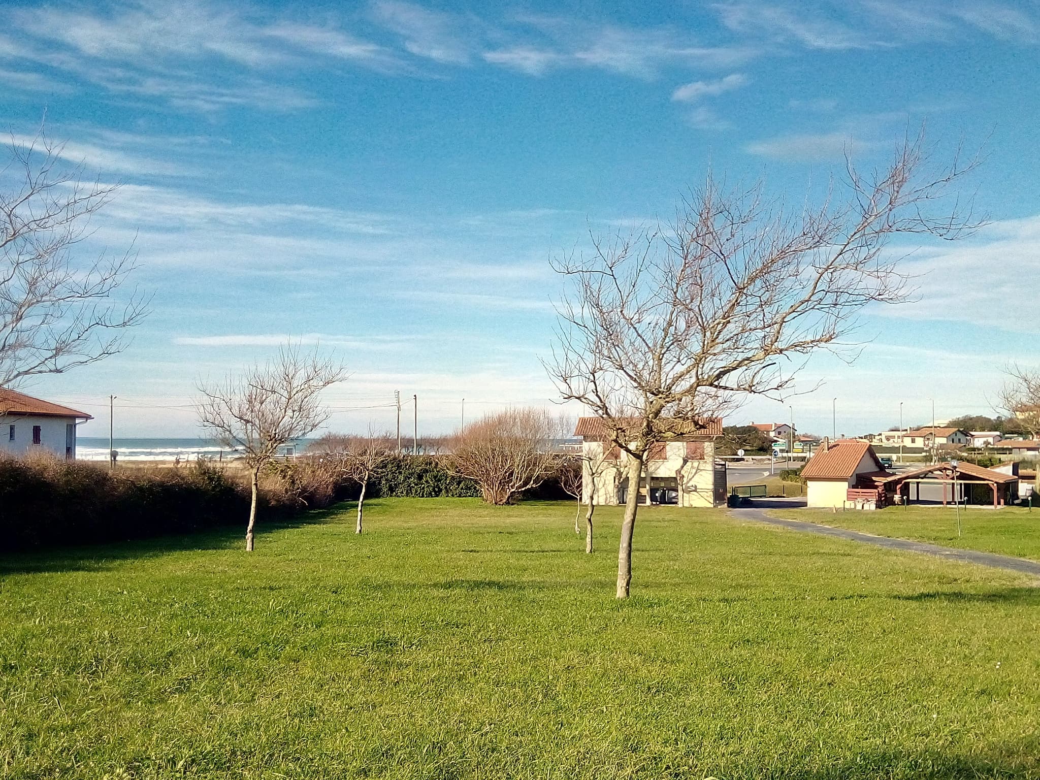 vue ciel et plage en hiver