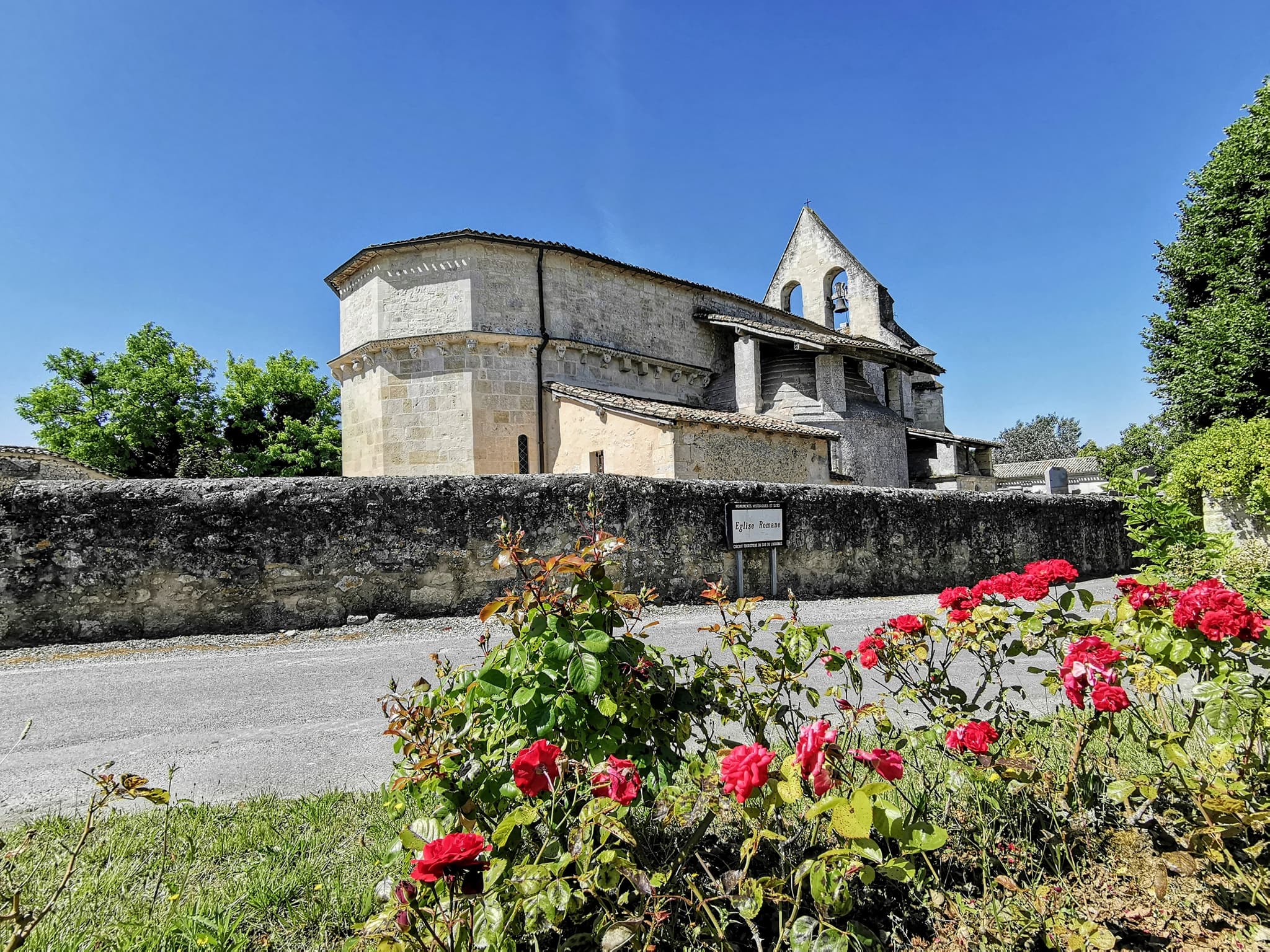 Vue latérale de l'Église Saint-Martin - Lugaignac
