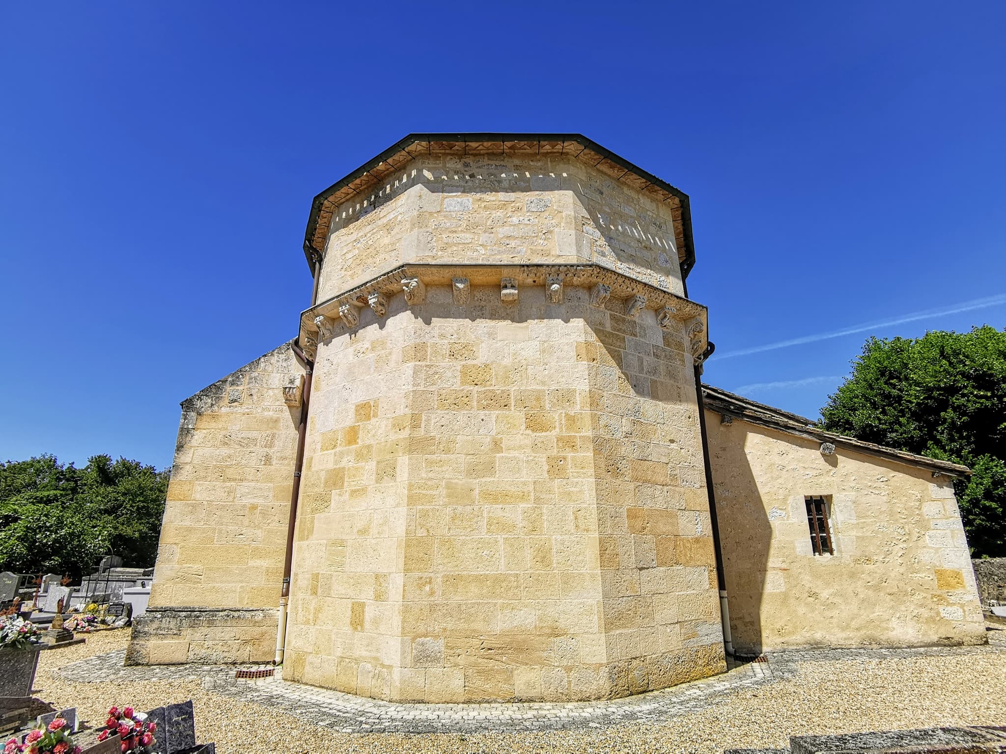 Modillons du chevet de l'Église Saint-Martin - Lugaignac