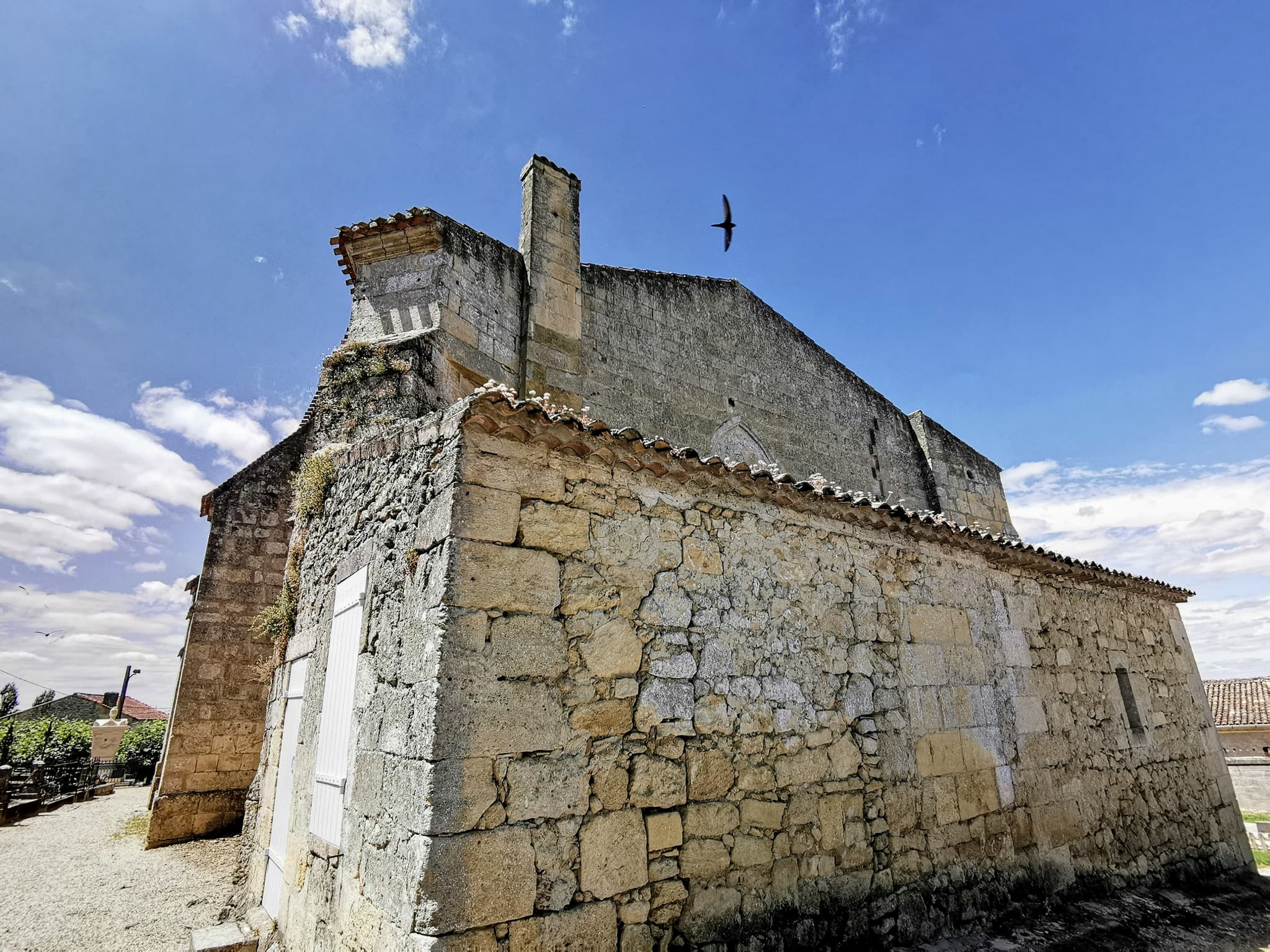 Vue du chevet et de la sacristie de l'église Saint-Jean - Saint-Jean-de-Blaignac