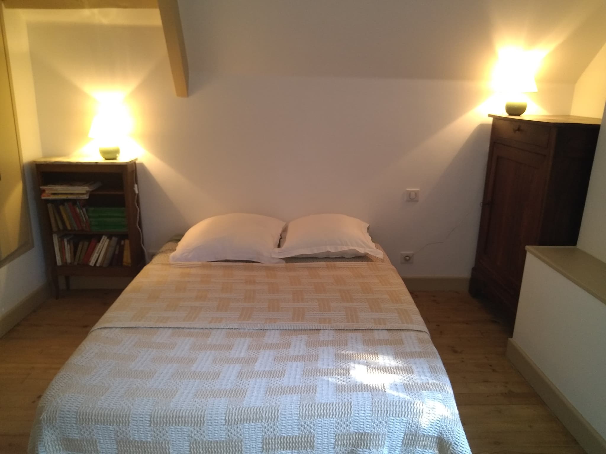 Chambre blanche du gîte Le Salon_5
