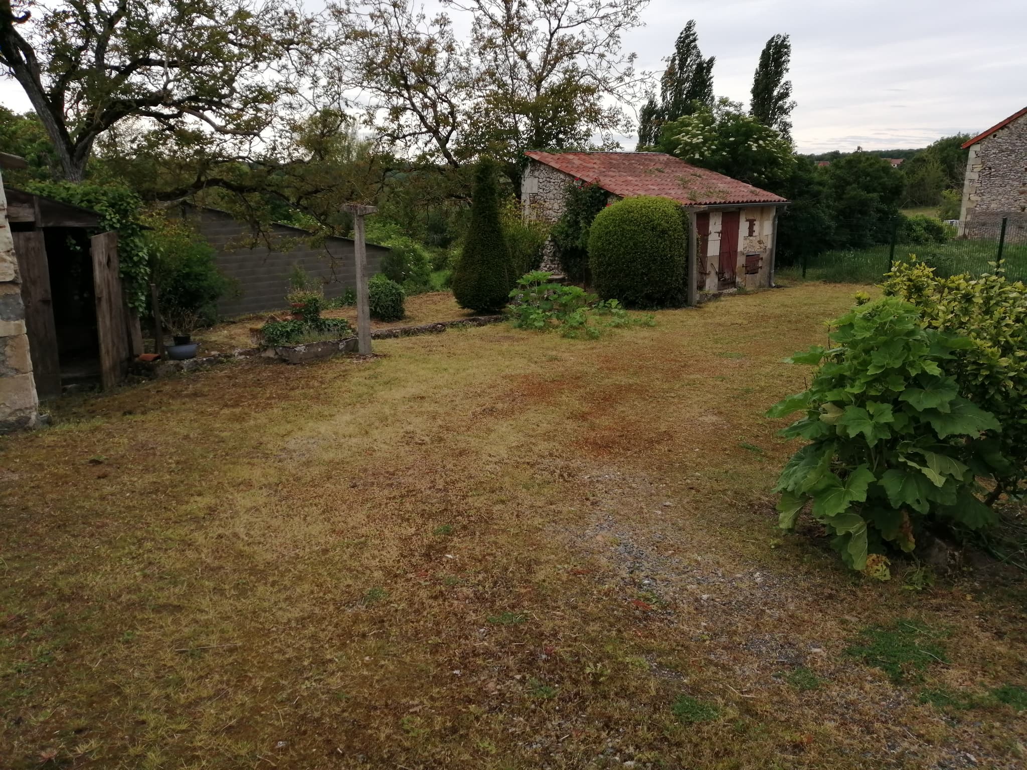 jardin, terrasse et parking