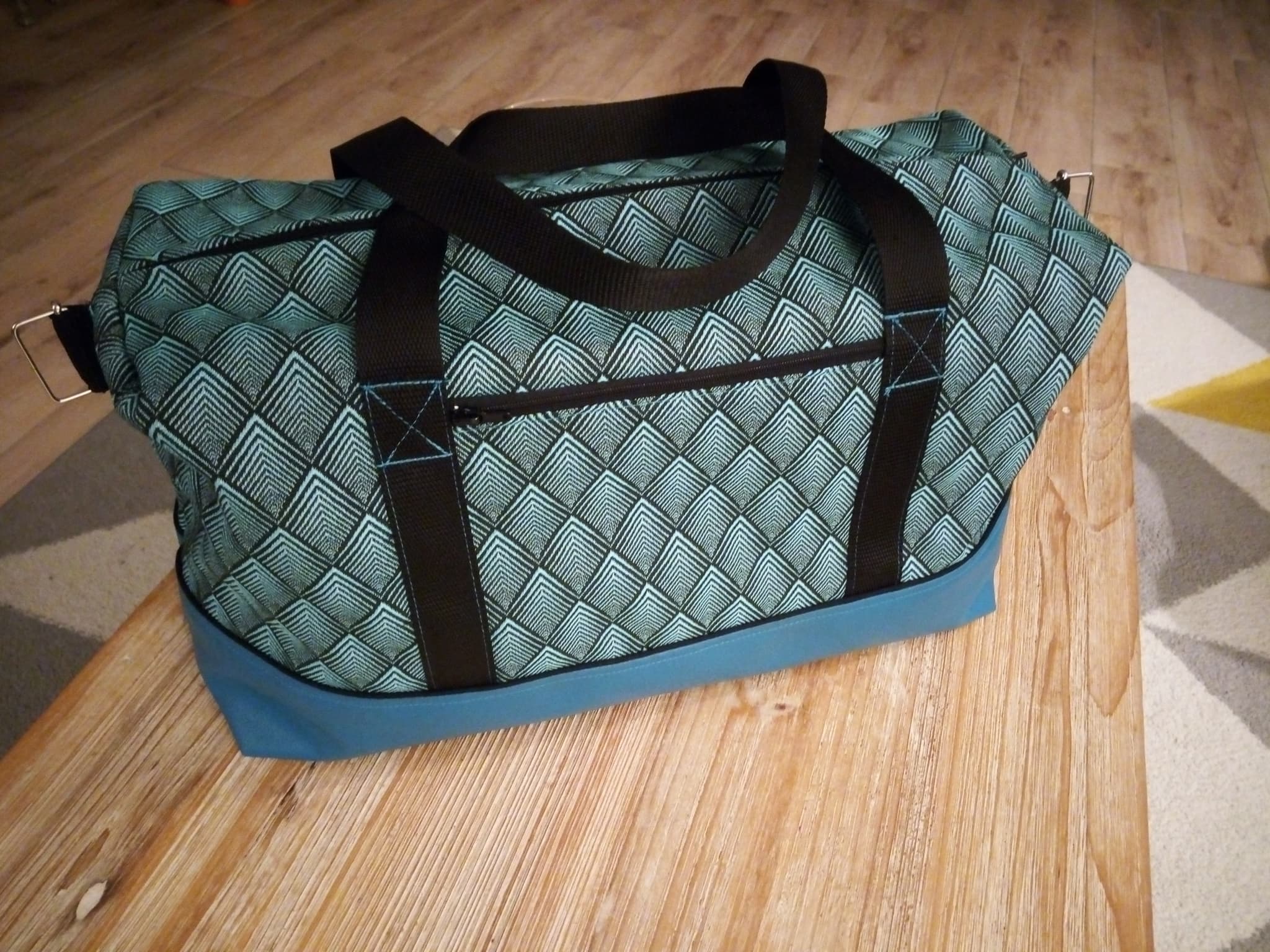 Valorisation de stock simili-cuir et tissu. Création de petite bagagerie