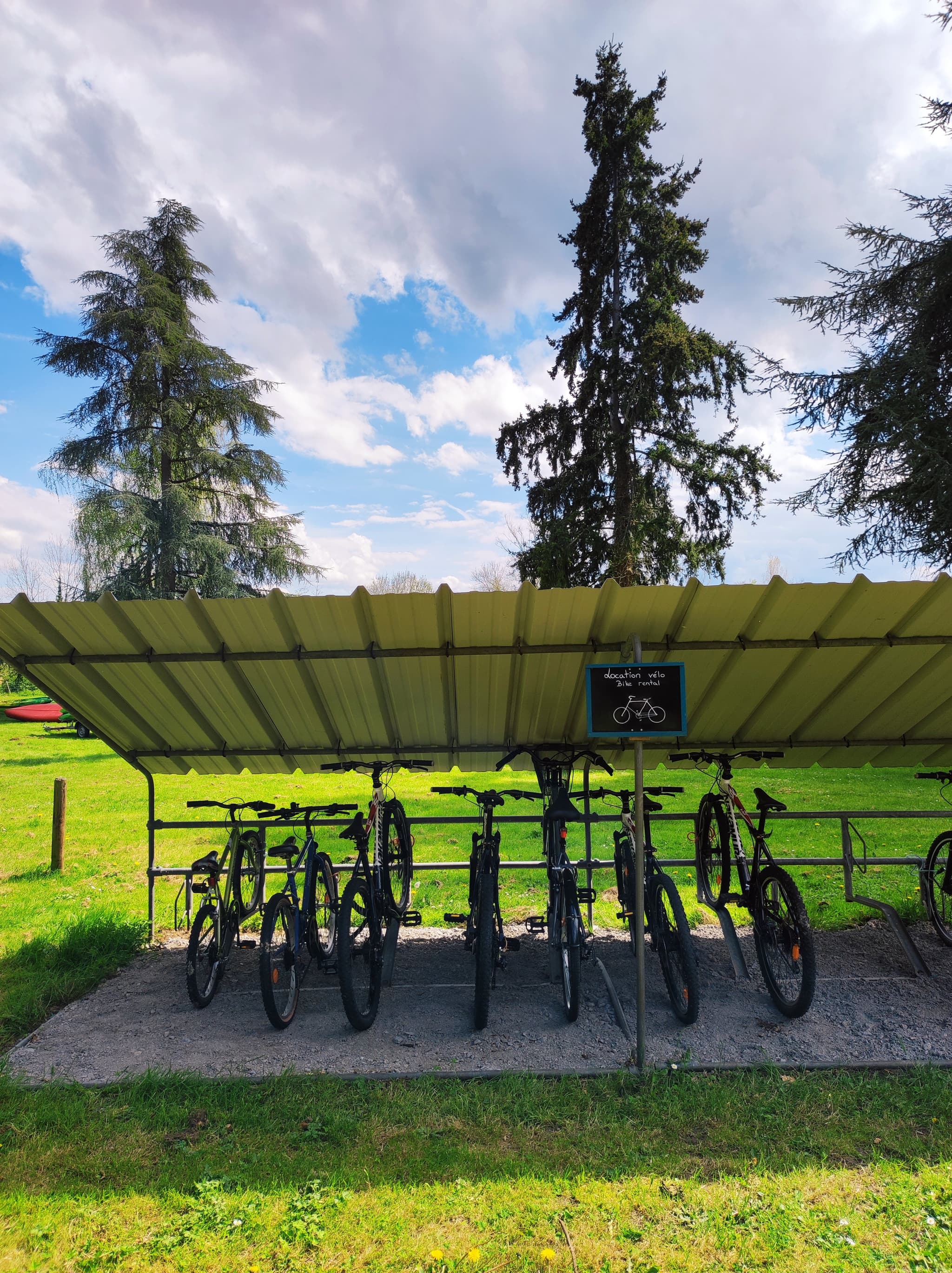 Camping Aire du Grand Pré - St Pierre de Maillé