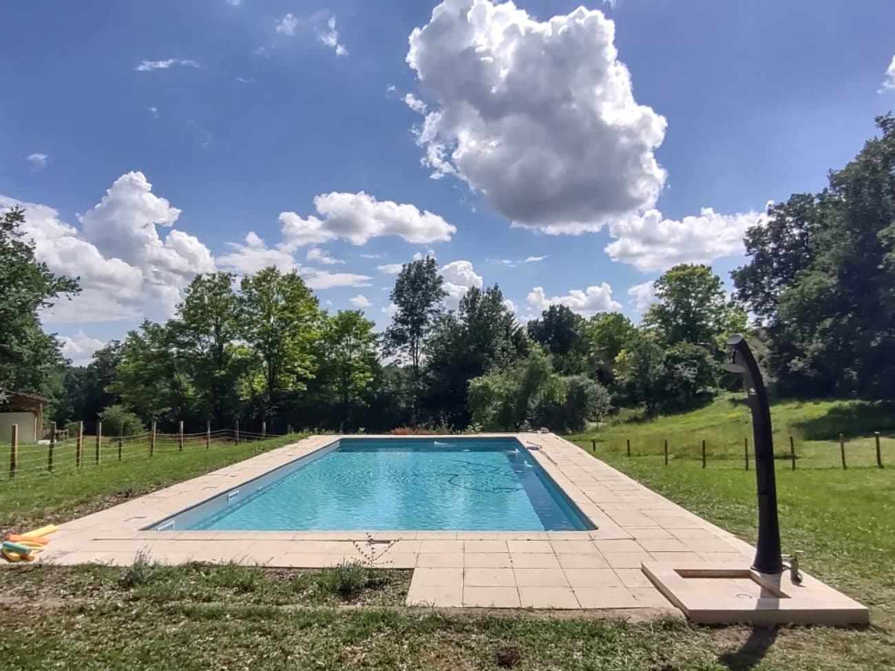 HLOAQU047V50JAKQ_piscine à partager bis.jpg