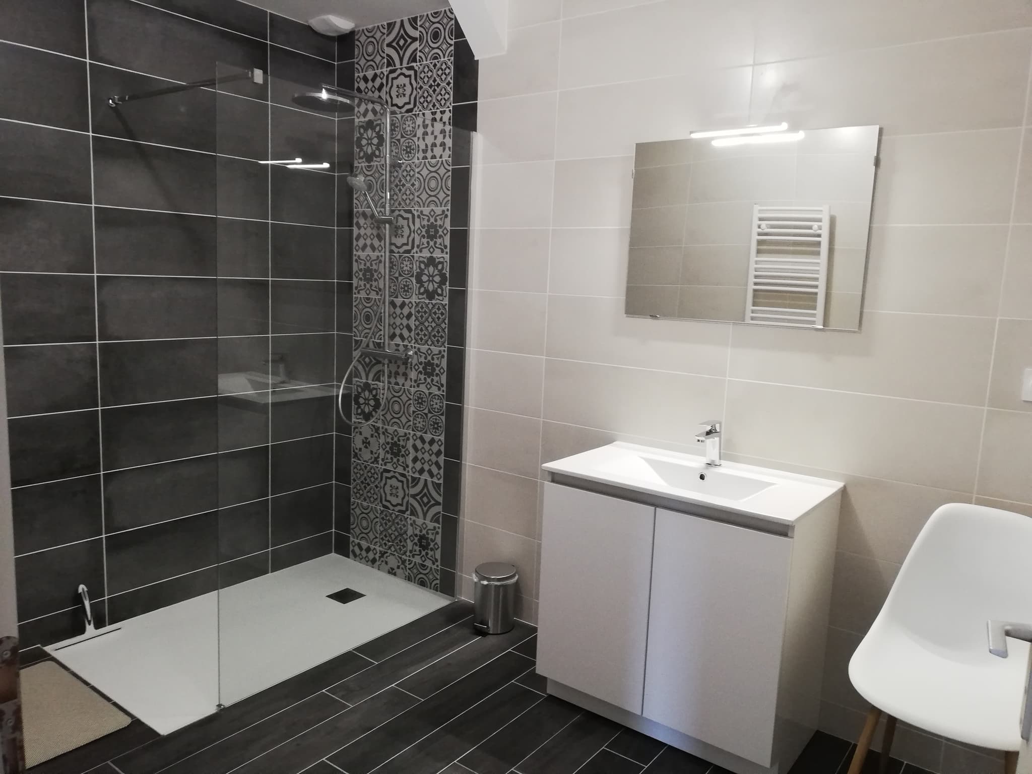 La Maison du lac à Louin - La salle de bain