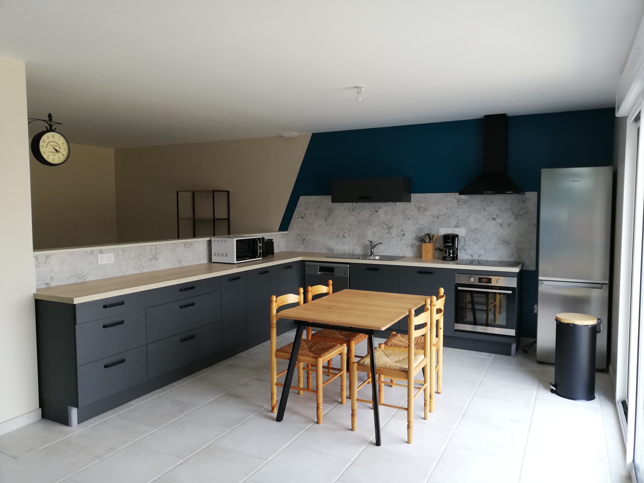 La Maison du lac à Louin - La cuisine
