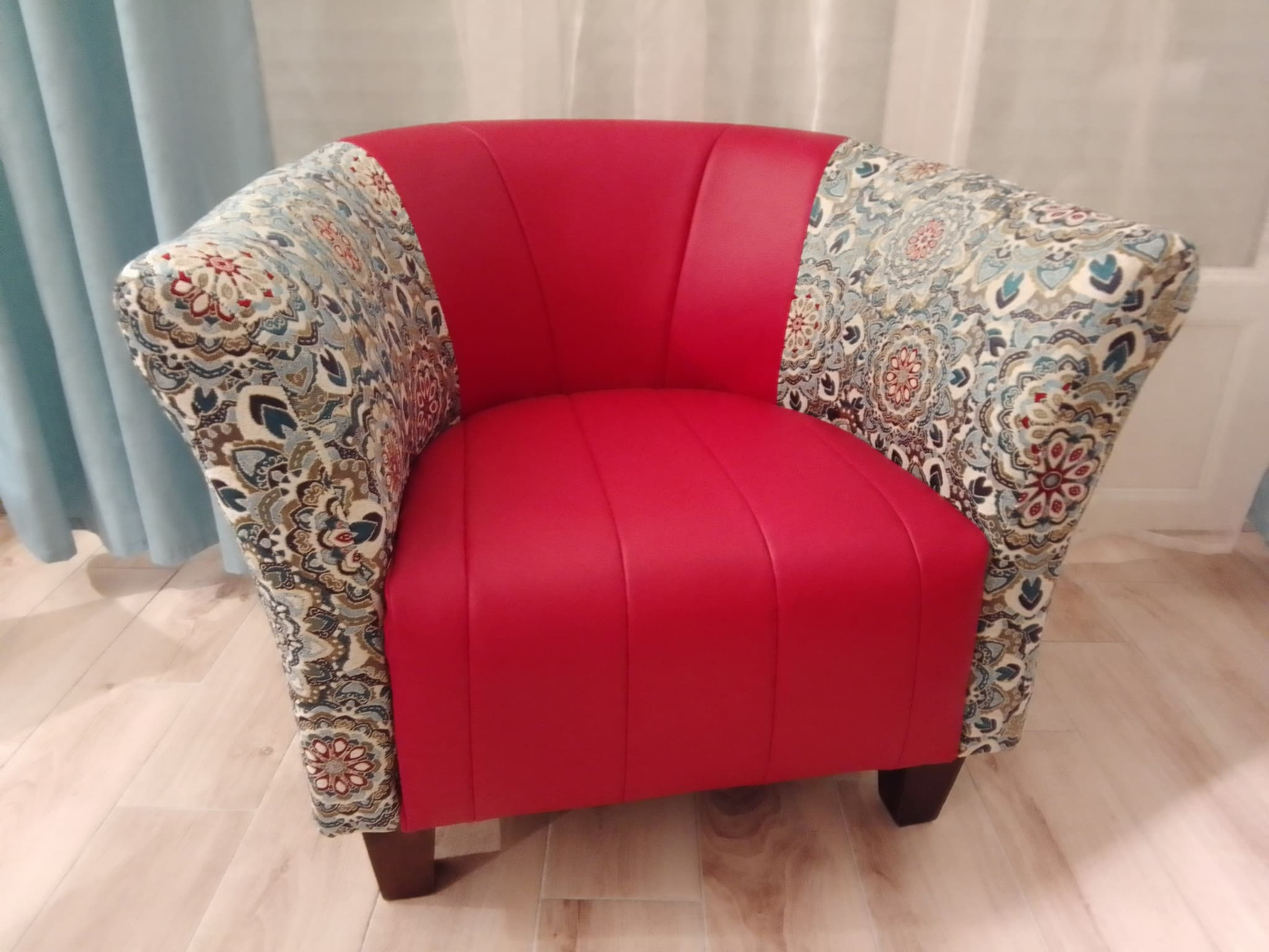 Personnalisation de fauteuil cabriolet, avec tissu et simili-cuir